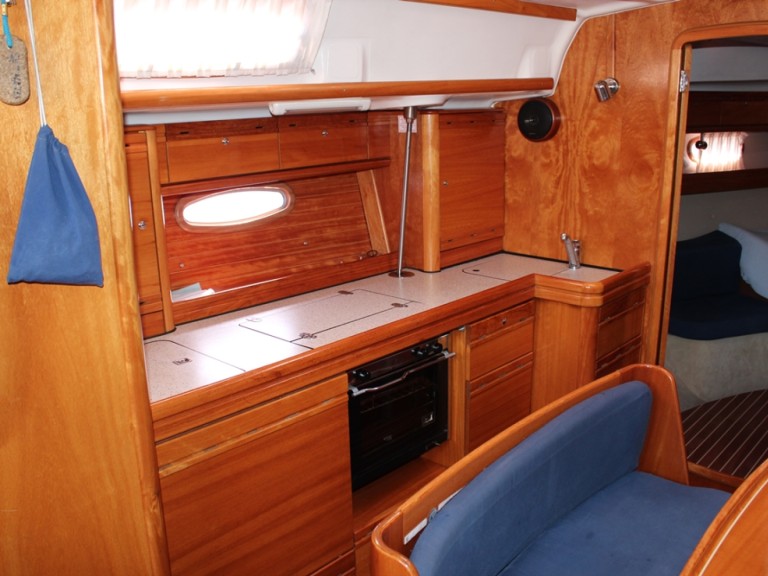 Charter a Bavaria Bavaria 39 Cruiser in Vrsar on Samboat