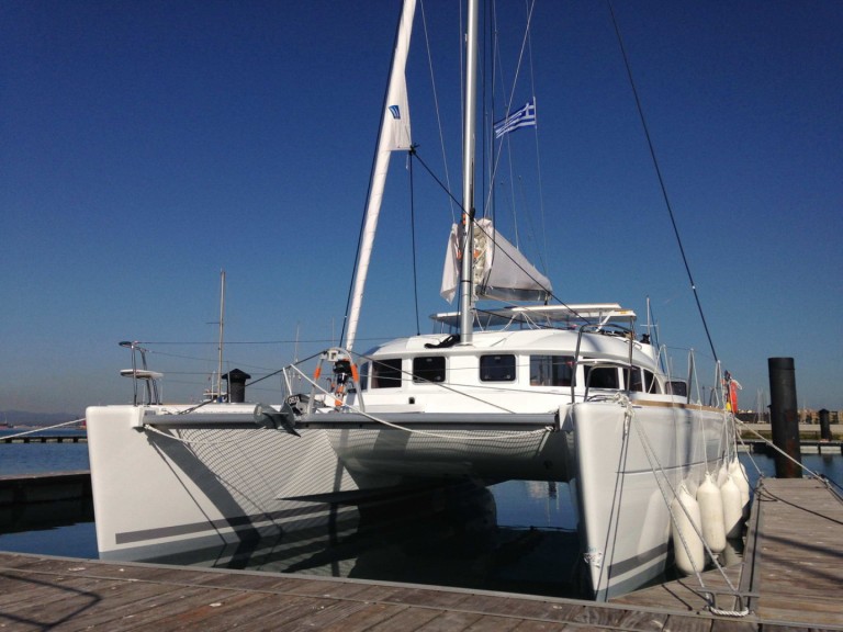 Catamaran hire in Alimos - Lagoon Lagoon 380 S2