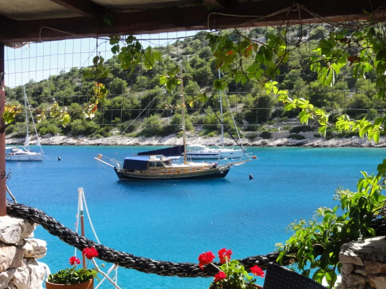 Hire a Custom Made Larus - 3 + 1 cab. Pirovac