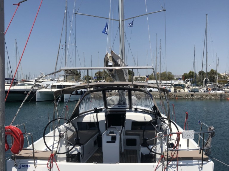 Hire Sailboat with or without skipper Jeanneau Alimos