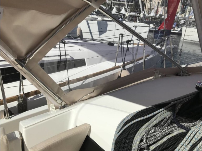 Hire a Jeanneau Sun Odyssey 440 Alimos