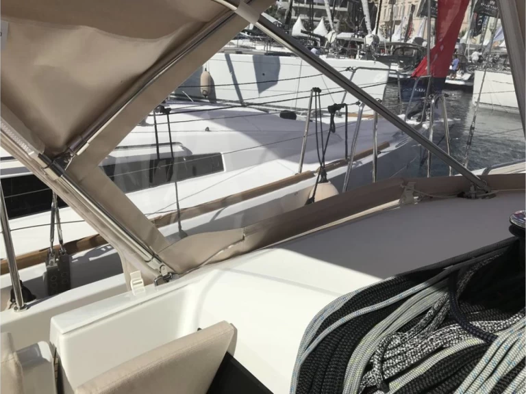 Hire a Jeanneau Sun Odyssey 440 Alimos