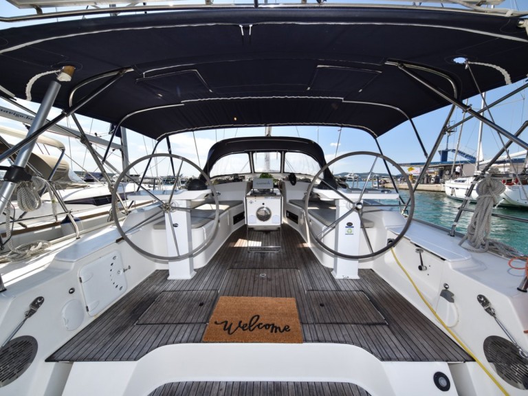 Sailboat hire in Sukošan - Bavaria Cruiser 45