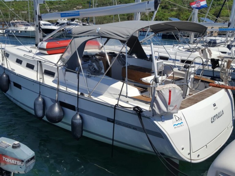 Hire Sailboat Bavaria with a boat licence