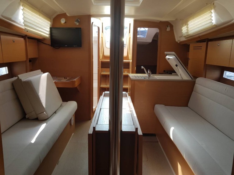 Yacht hire Punat cheap Dufour 310