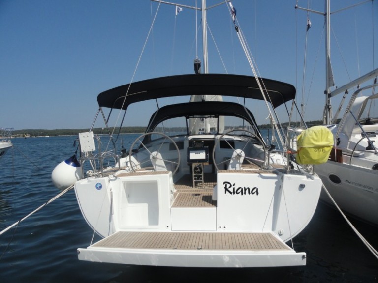 Yacht hire Pula cheap Hanse 385