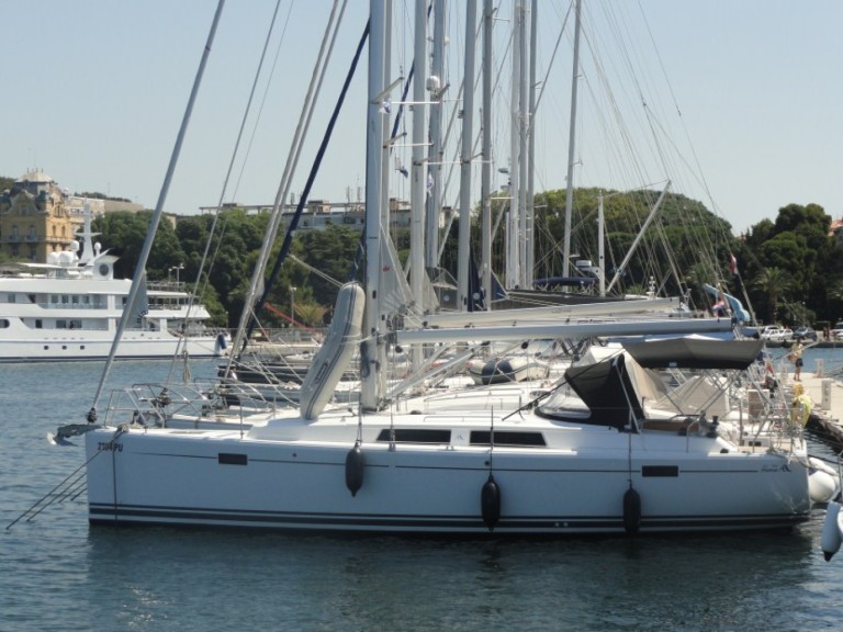 Sailboat hire in Pula - Hanse Hanse 385