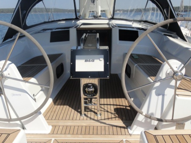 Charter a Hanse Hanse 385 in Pula on Samboat
