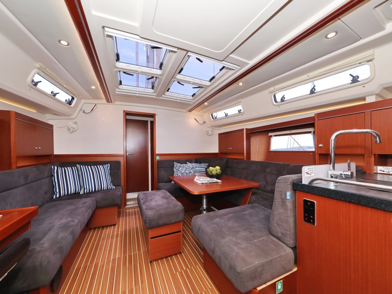 Sailboat hire in Kaštela - Hanse Hanse 455