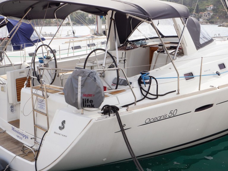 Sailboat to hire Rogač at the best price