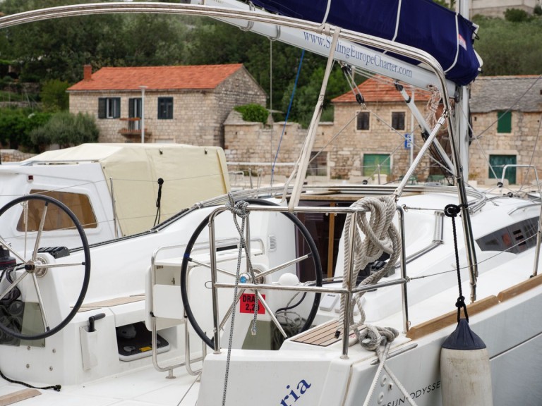 Charter a Jeanneau Sun Odyssey 349 in Rogač on Samboat