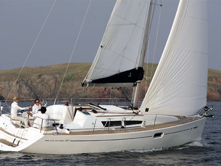 Sailboat to hire Lefkáda at the best price