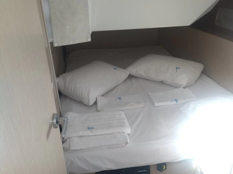 Hire a Bénéteau Oceanis 40.1 Alimos