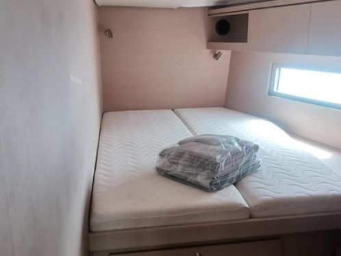 Charter a Bénéteau Oceanis 51.1 in Gouvia on Samboat