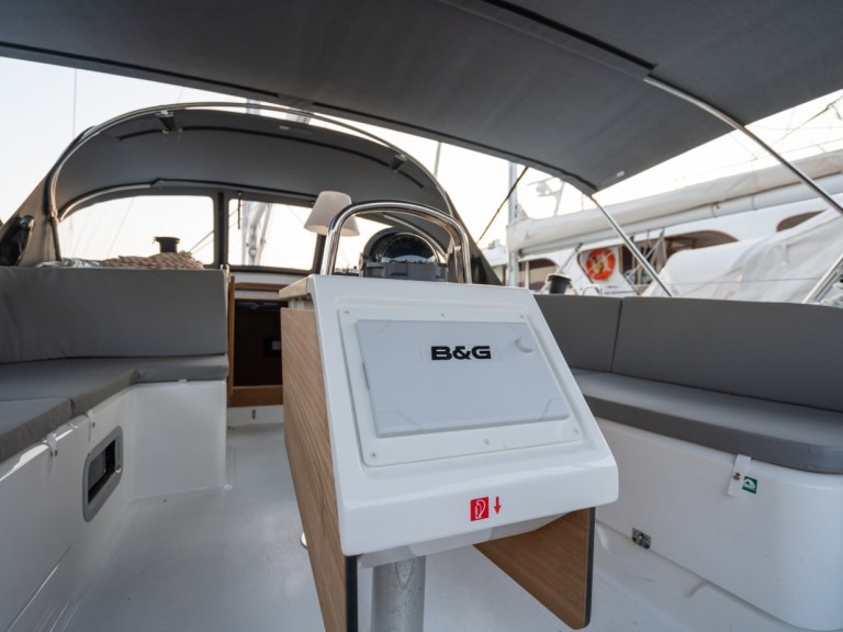 Hire Sailboat Bavaria with a boat licence