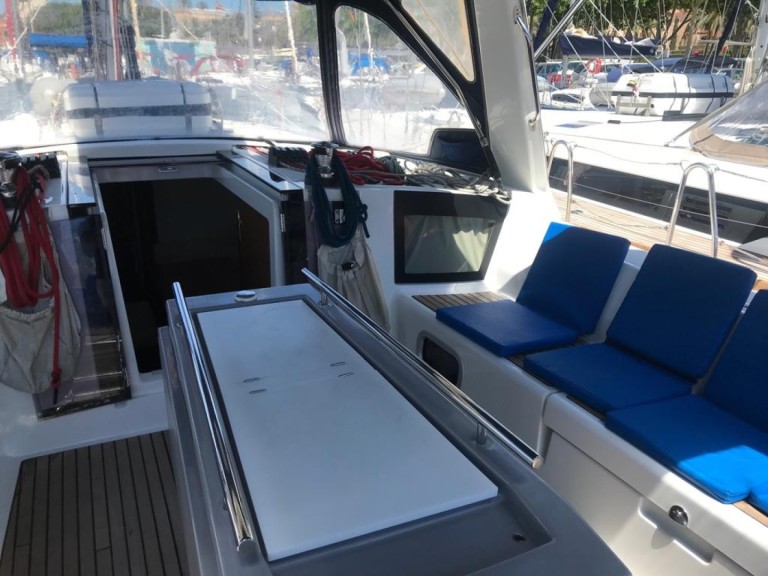 Hire Sailboat with or without skipper Bénéteau Palma de Mallorca