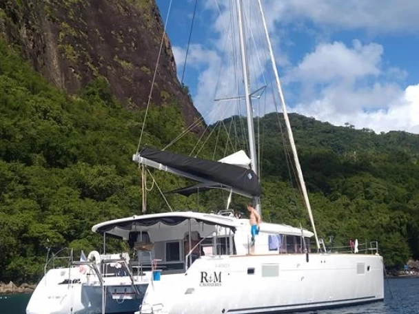 Charter a Lagoon Lagoon 450 in Saint Vincent (Island) on Samboat