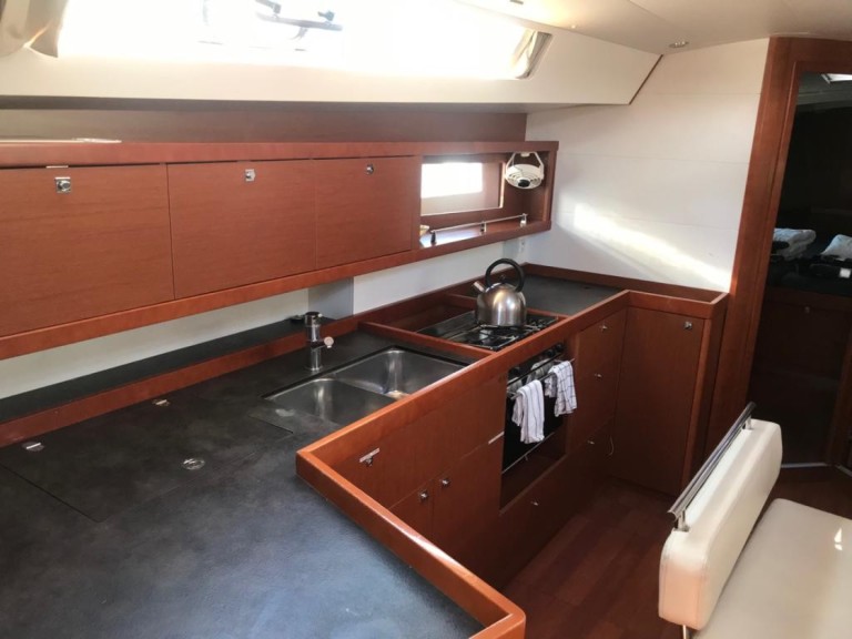 Sailboat hire in Palma de Mallorca - Bénéteau Oceanis 45