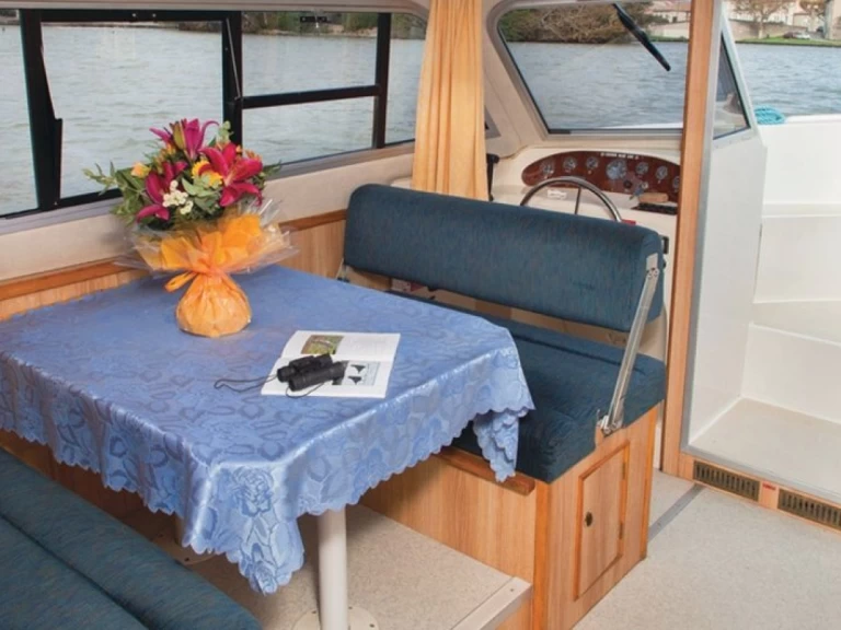 Standard Cirrus B charter bareboat or skippered in  Branges