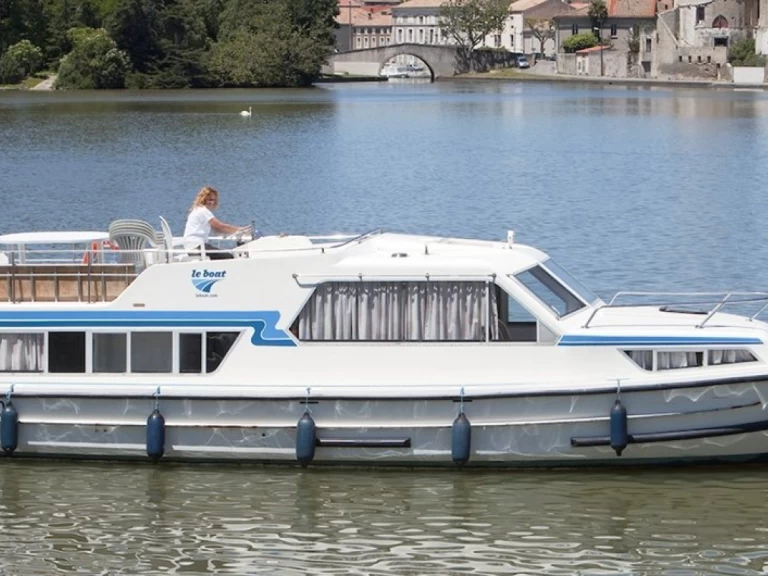 Yacht hire Branges cheap Continentale