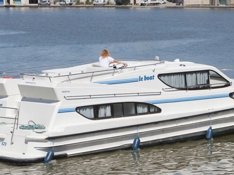 Hire Canal boat Comfort with a boat licence