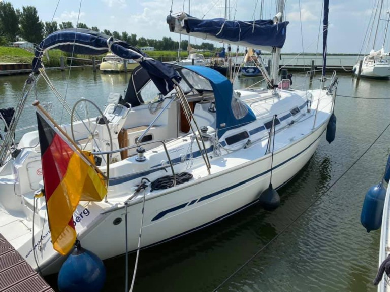 Hire Sailboat Bavaria with a boat licence