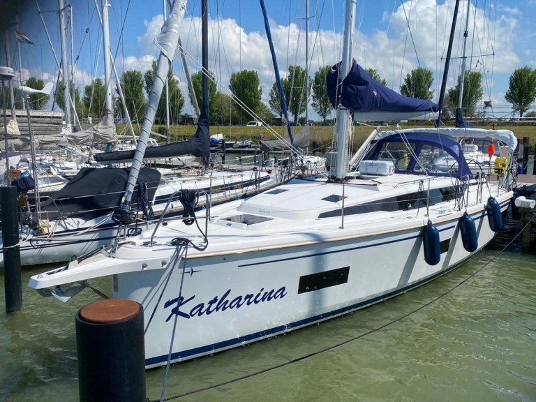 Hire Sailboat Bavaria with a boat licence