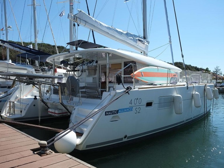 Hire Catamaran with or without skipper Lagoon Pula