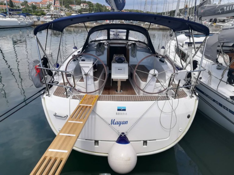 Hire Sailboat Bavaria with a boat licence