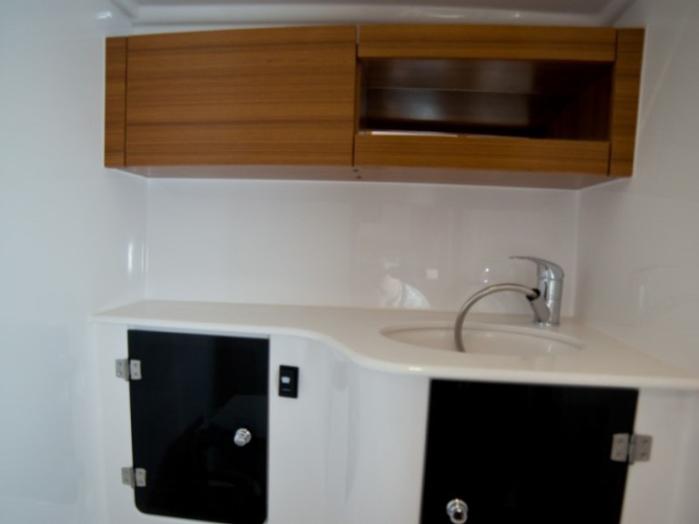 Charter a Northman Maxus 33.1 RS Prestige + in Węgorzewo on Samboat