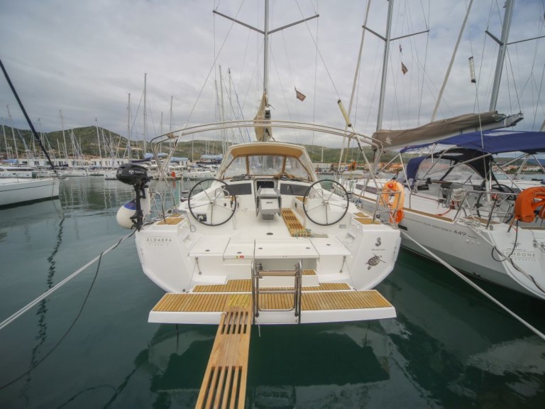 Hire a Bénéteau Oceanis 48 Seget Donji