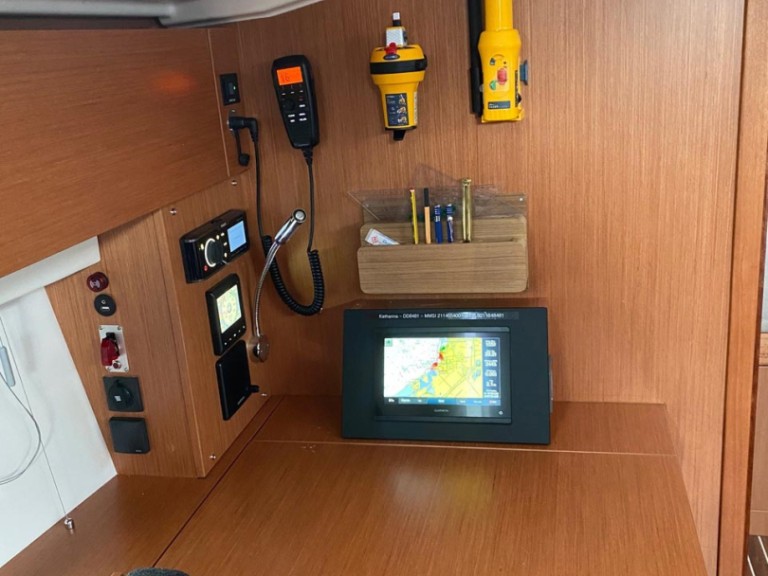 Sailboat hire in Lelystad - Bavaria Bavaria C42