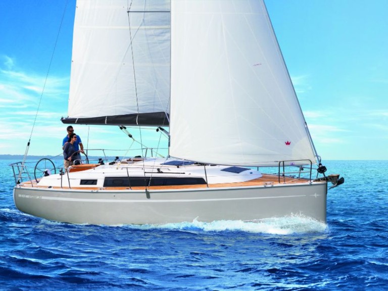 Hire Sailboat Bavaria with a boat licence