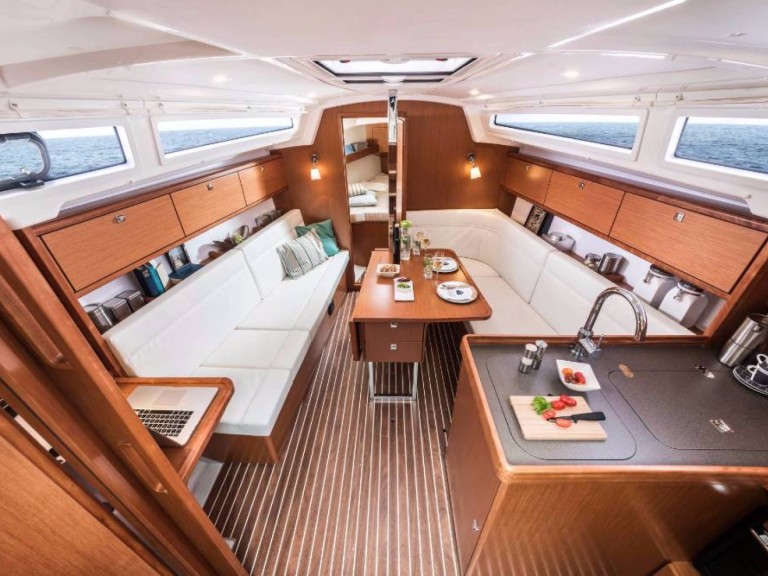 Hire a Bavaria Cruiser 34 Portoferraio