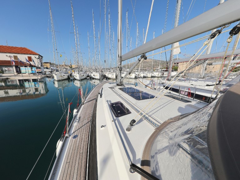 Sailboat to hire Pula at the best price
