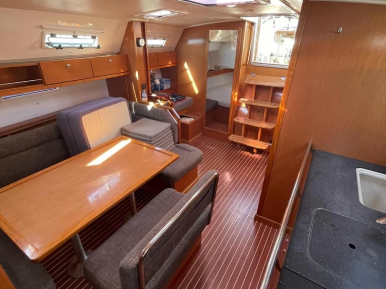 Hire Sailboat Bavaria with a boat licence