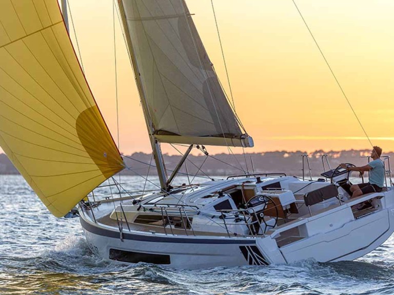 Sailboat hire in Pula - Dufour Dufour 37