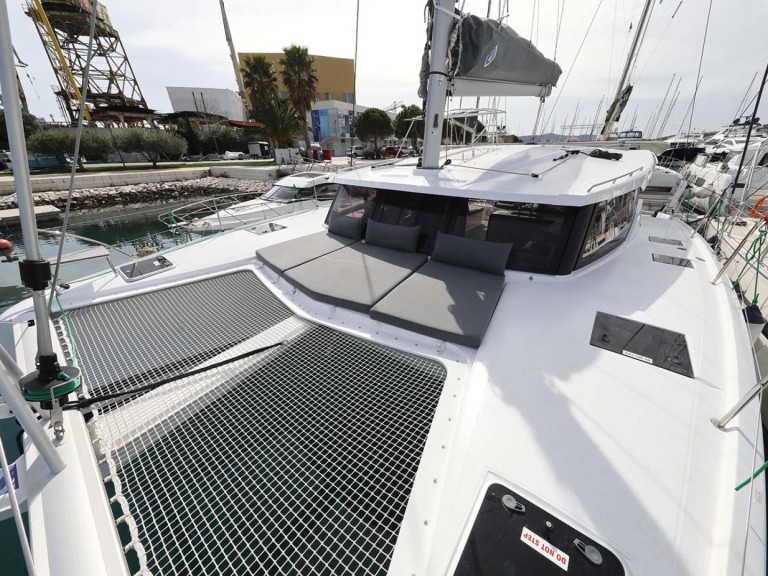 Hire Catamaran Fountaine Pajot with a boat licence
