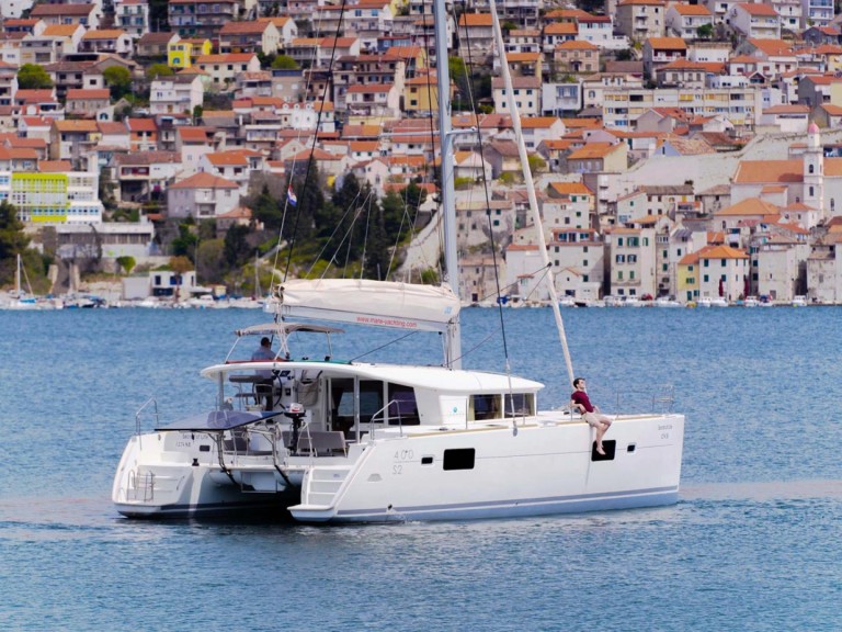 Charter a Lagoon Lagoon 400 S2 in Šibenik on Samboat