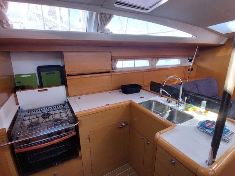 Charter a Jeanneau Jeanneau 53 in San Miguel De Abona on Samboat