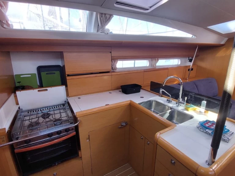 Charter a Jeanneau Jeanneau 53 in San Miguel De Abona on Samboat