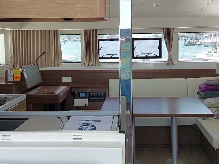 Catamaran hire in Palma de Mallorca - Lagoon Lagoon 40