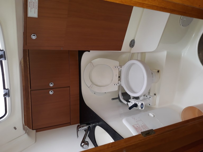 Hire Sailboat Bavaria with a boat licence