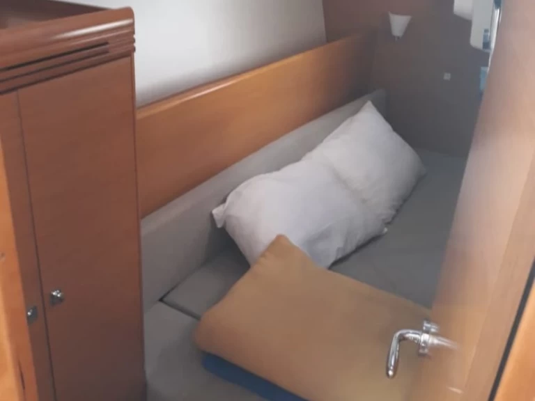 Hire a Jeanneau Sun Odyssey 33i Gouvia