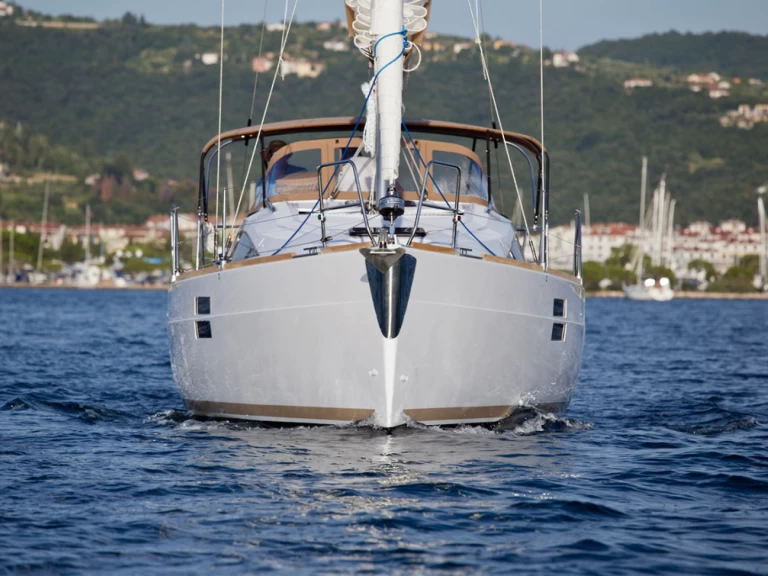 Hire a Elan Impression 35 Kaštela