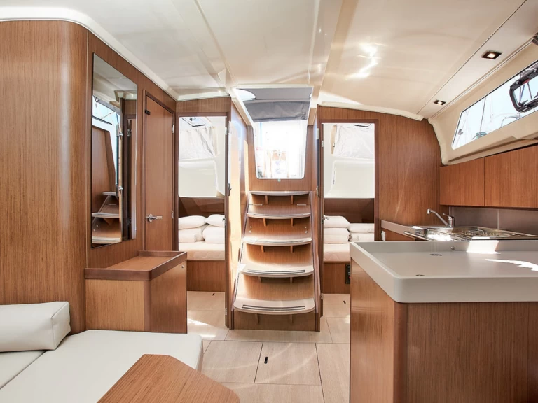 Sailboat to hire Kaštela at the best price