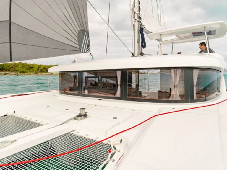 Hire Catamaran Lagoon with a boat licence