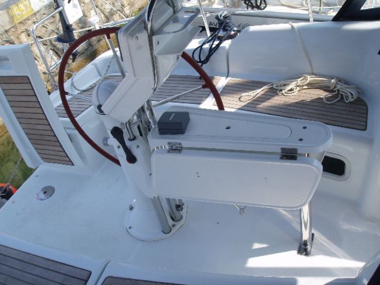 Hire Sailboat Bénéteau with a boat licence