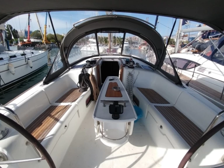 Yacht charter Eleusis - Bénéteau Oceanis 43 on SamBoat