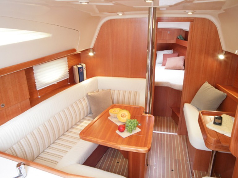 Sailboat to hire Primošten at the best price